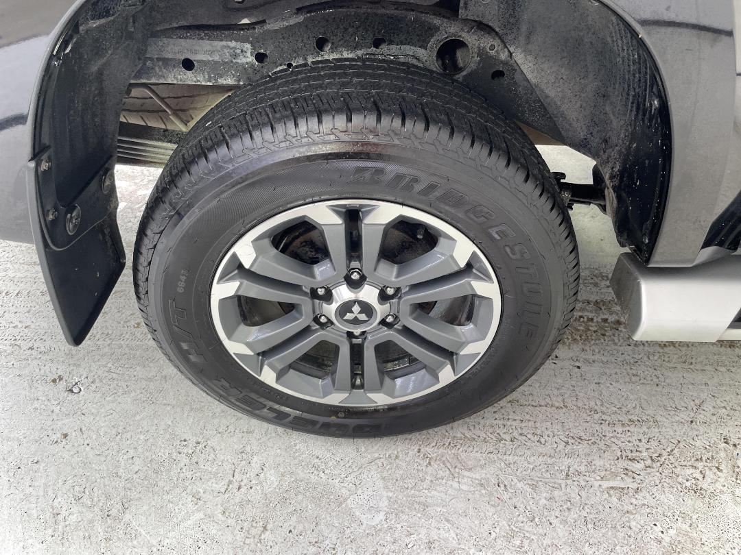 Photo '12' of Mitsubishi Triton