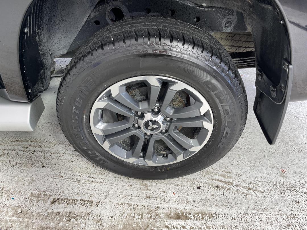 Photo '11' of Mitsubishi Triton