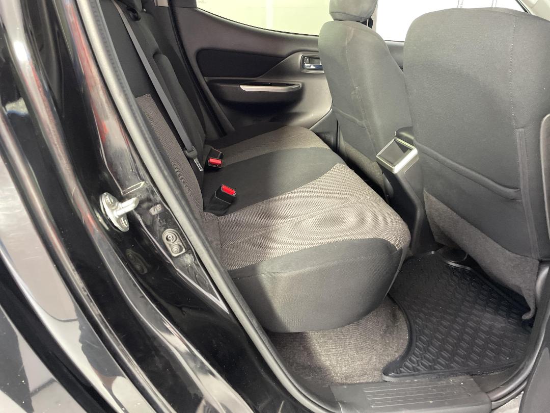 Photo '20' of Mitsubishi Triton