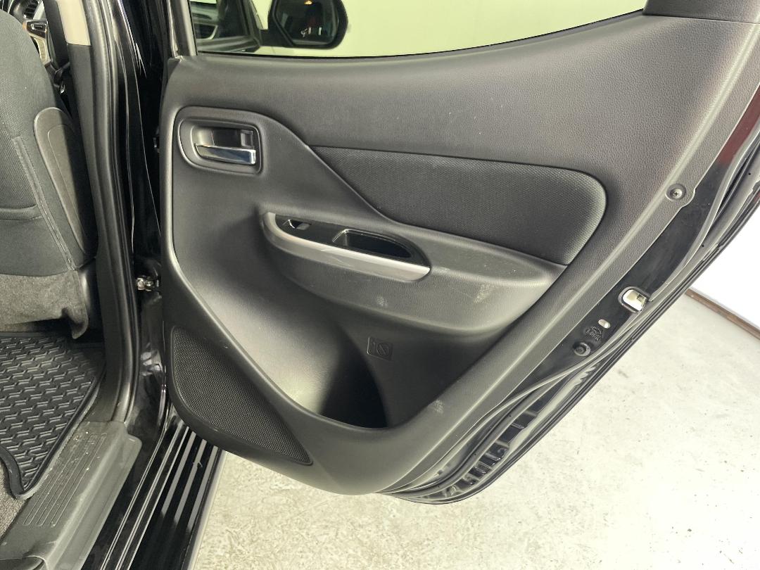 Photo '19' of Mitsubishi Triton