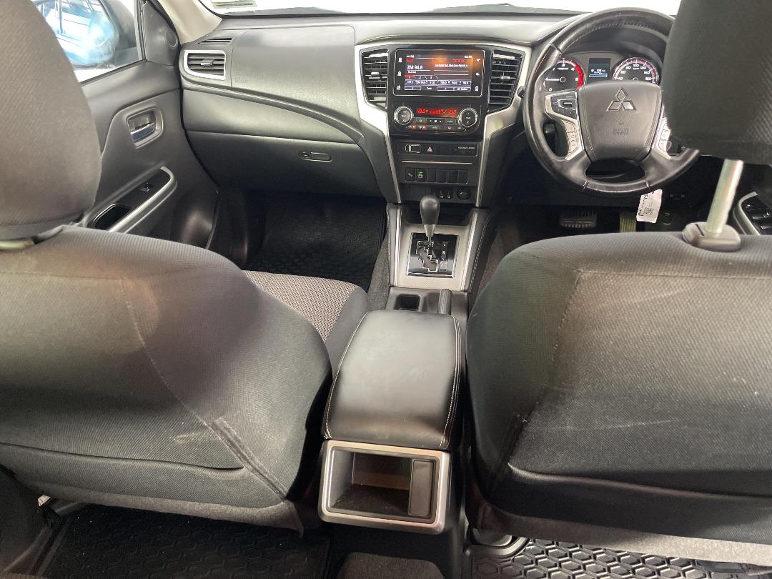 Photo '18' of Mitsubishi Triton