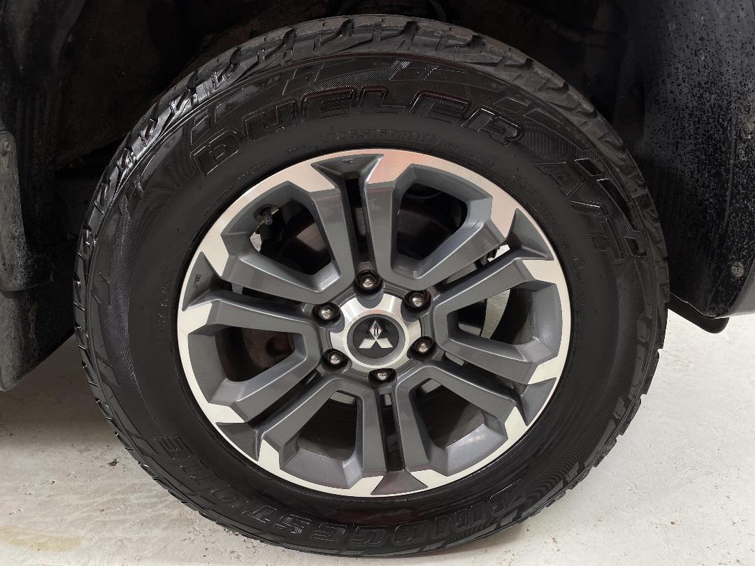 Photo '9' of Mitsubishi Triton