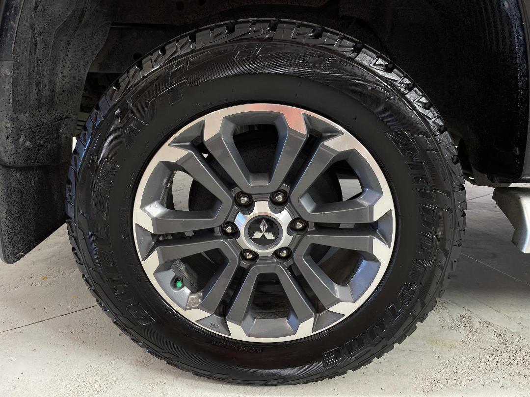 Photo '12' of Mitsubishi Triton