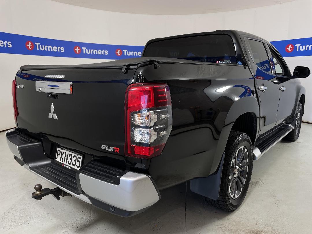 Photo '7' of Mitsubishi Triton