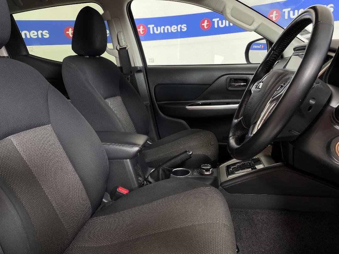 Photo '16' of Mitsubishi Triton