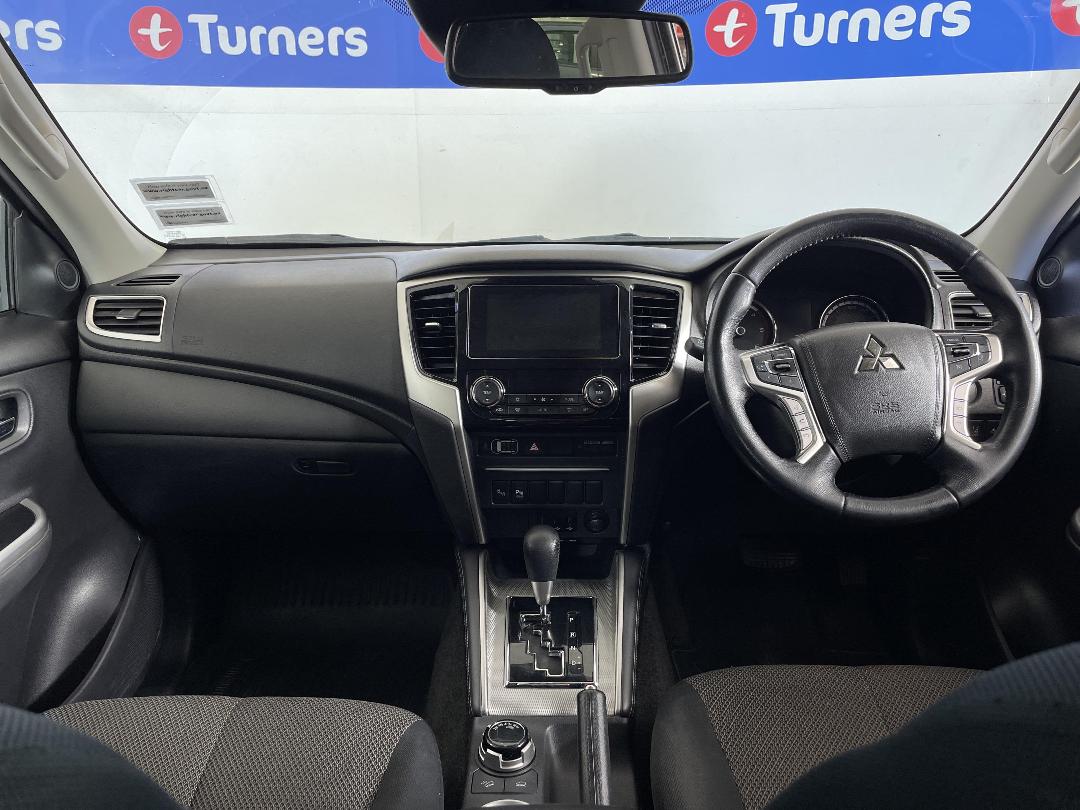 Photo '17' of Mitsubishi Triton