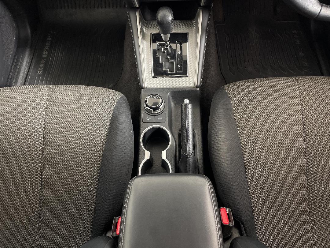 Photo '18' of Mitsubishi Triton