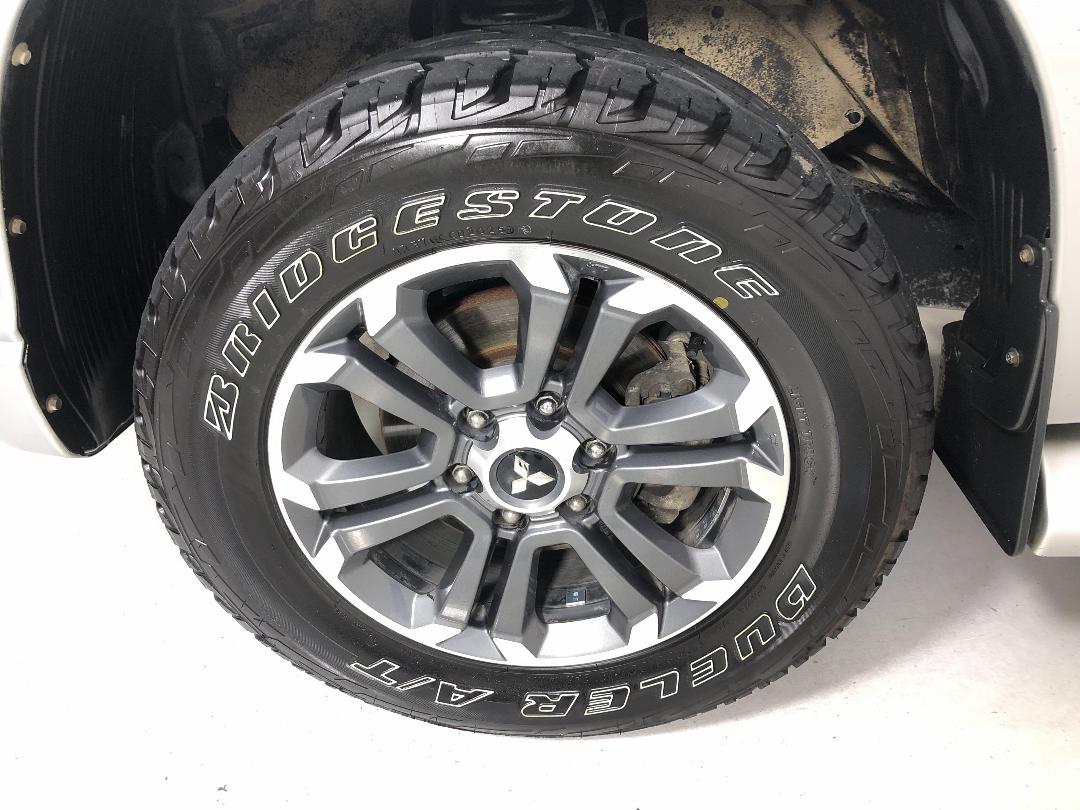 Photo '10' of Mitsubishi Triton