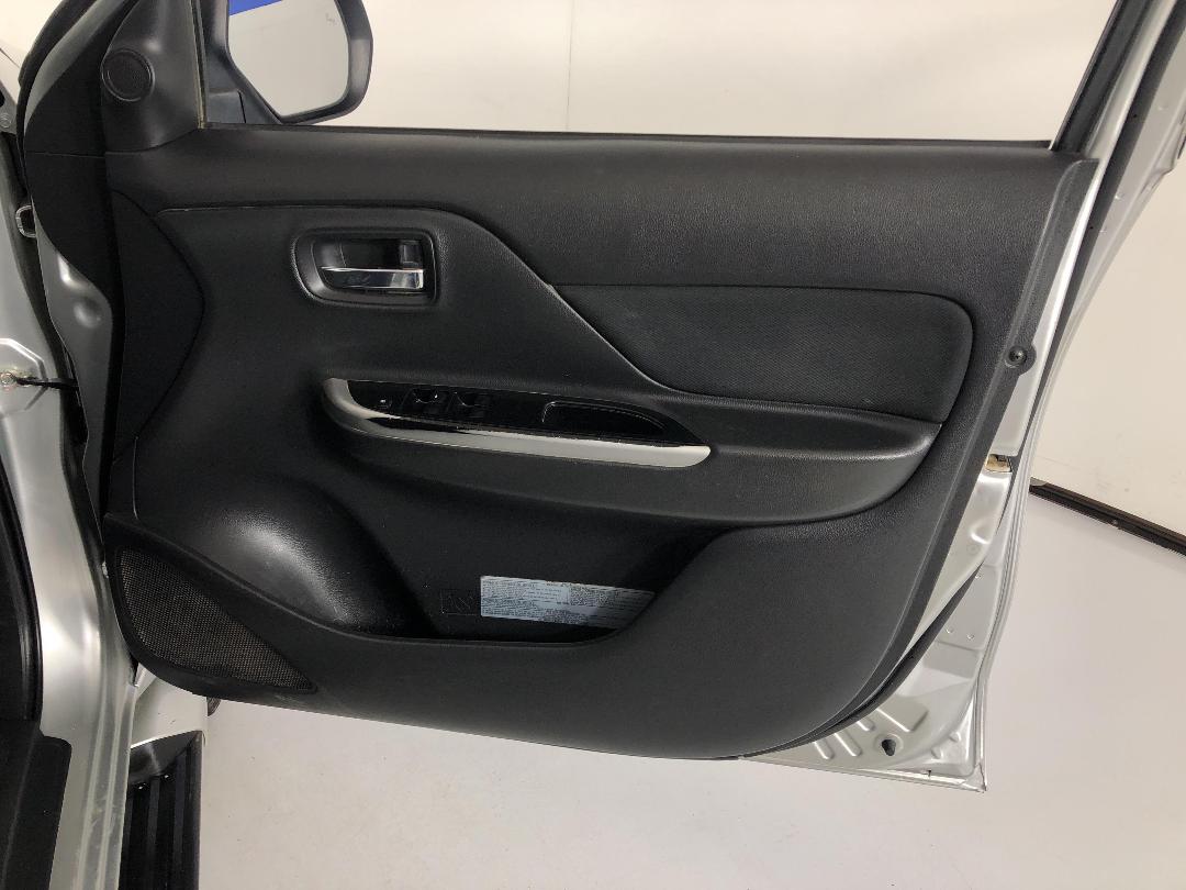 Photo '15' of Mitsubishi Triton