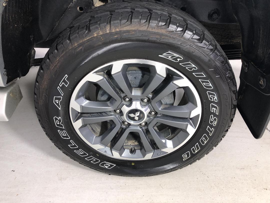 Photo '11' of Mitsubishi Triton