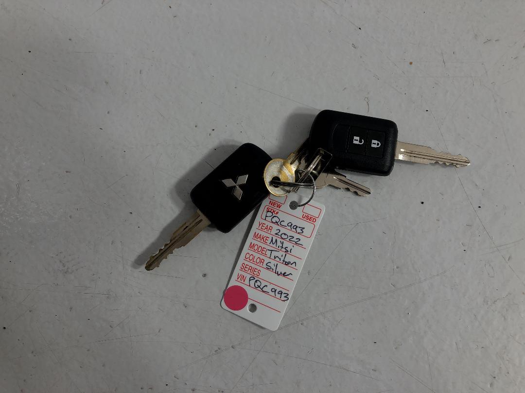 Photo '22' of Mitsubishi Triton