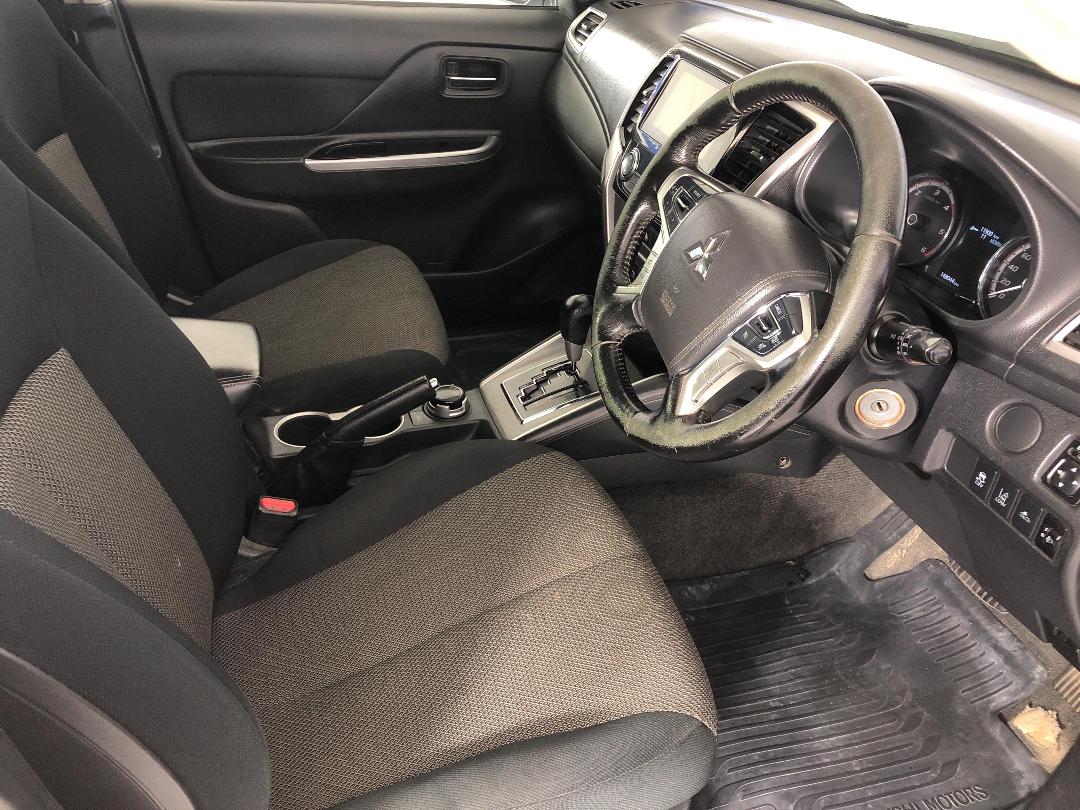 Photo '16' of Mitsubishi Triton