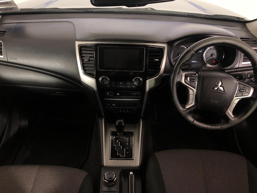 Photo '17' of Mitsubishi Triton