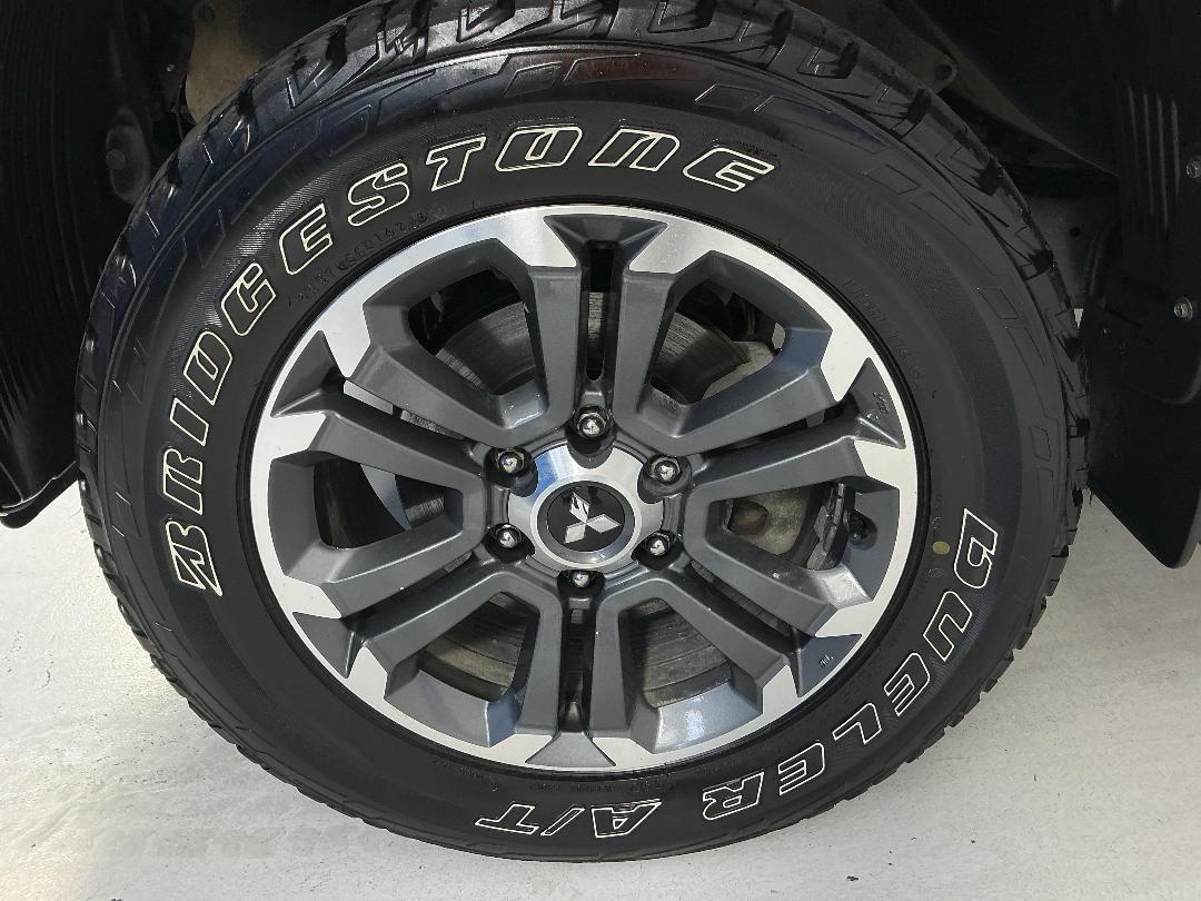 Photo '10' of Mitsubishi Triton