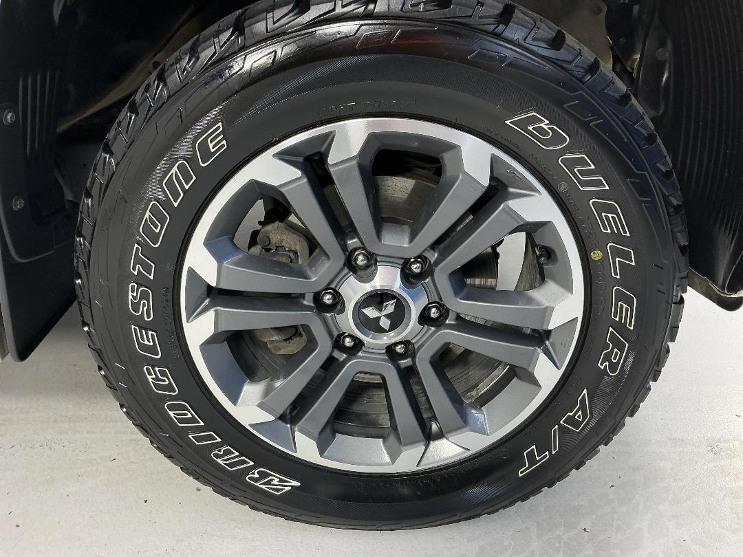 Photo '9' of Mitsubishi Triton