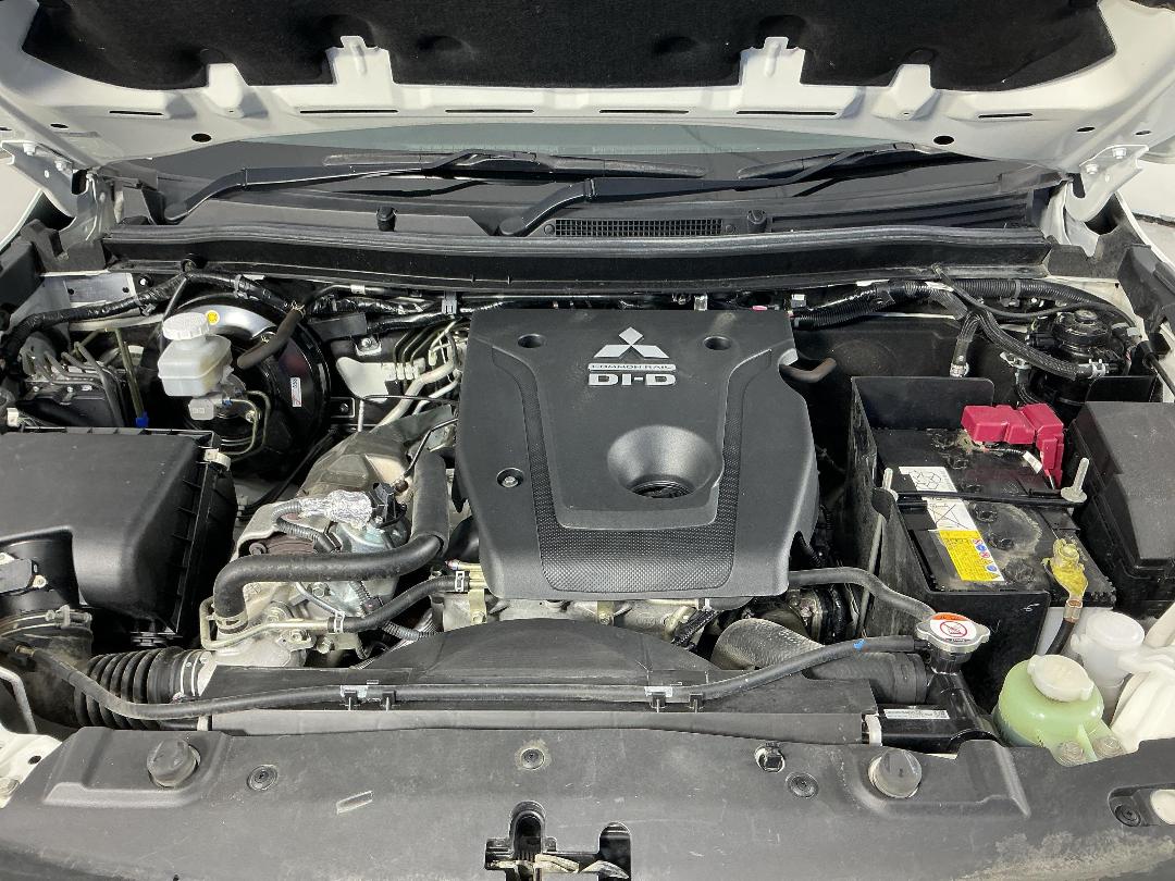 Photo '13' of Mitsubishi Triton