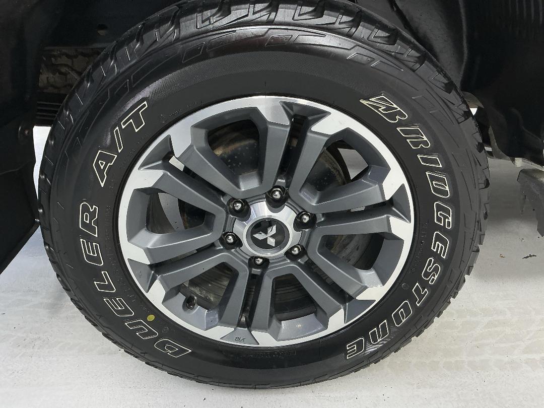 Photo '12' of Mitsubishi Triton