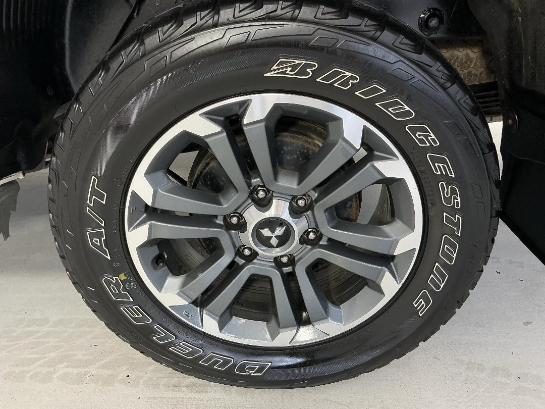 Photo '11' of Mitsubishi Triton