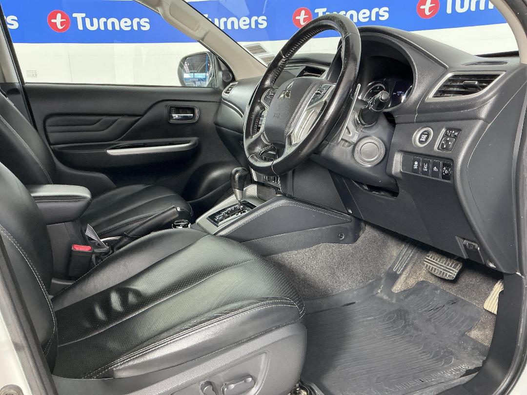 Photo '16' of Mitsubishi Triton