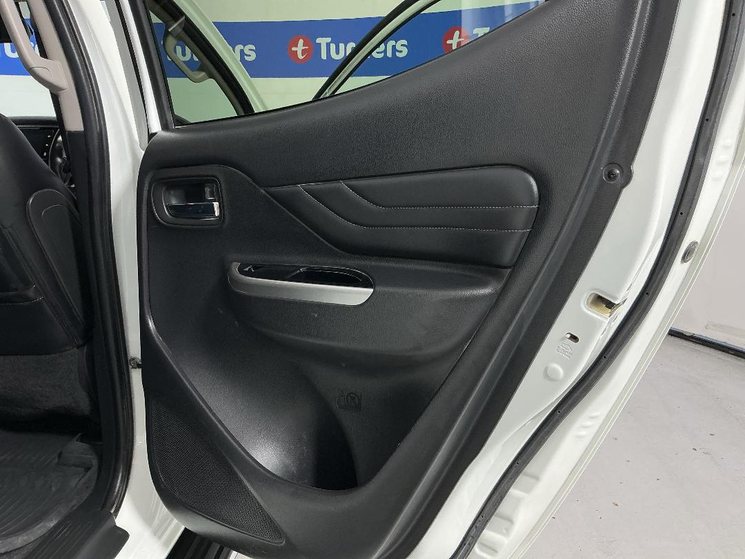 Photo '19' of Mitsubishi Triton