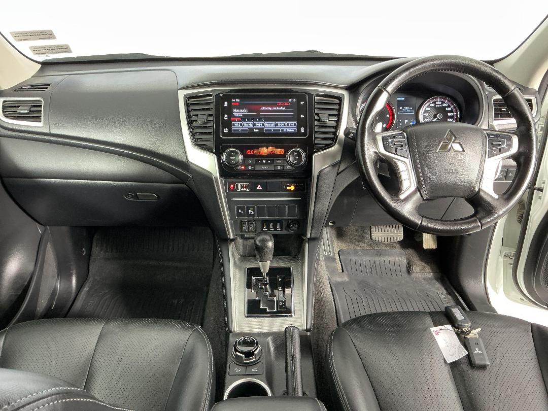 Photo '17' of Mitsubishi Triton