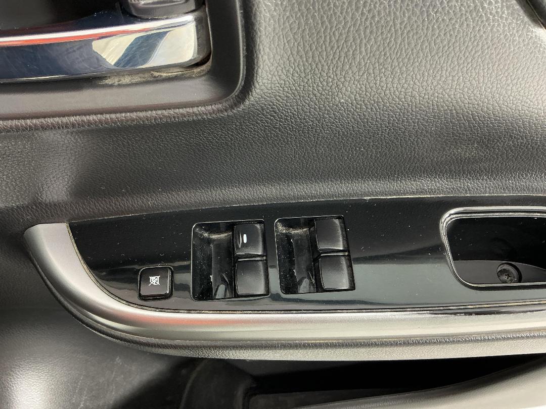 Photo '24' of Mitsubishi Triton