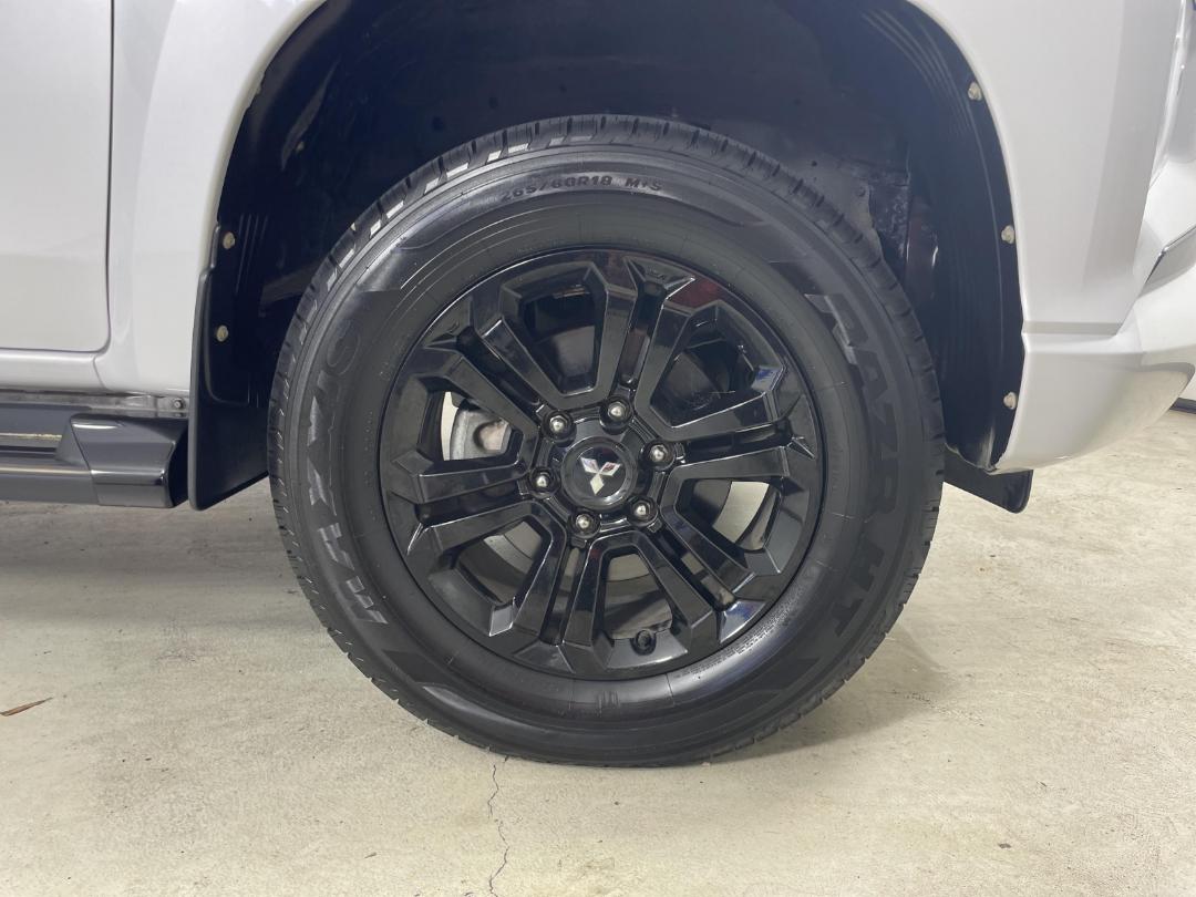 Photo '9' of Mitsubishi Triton