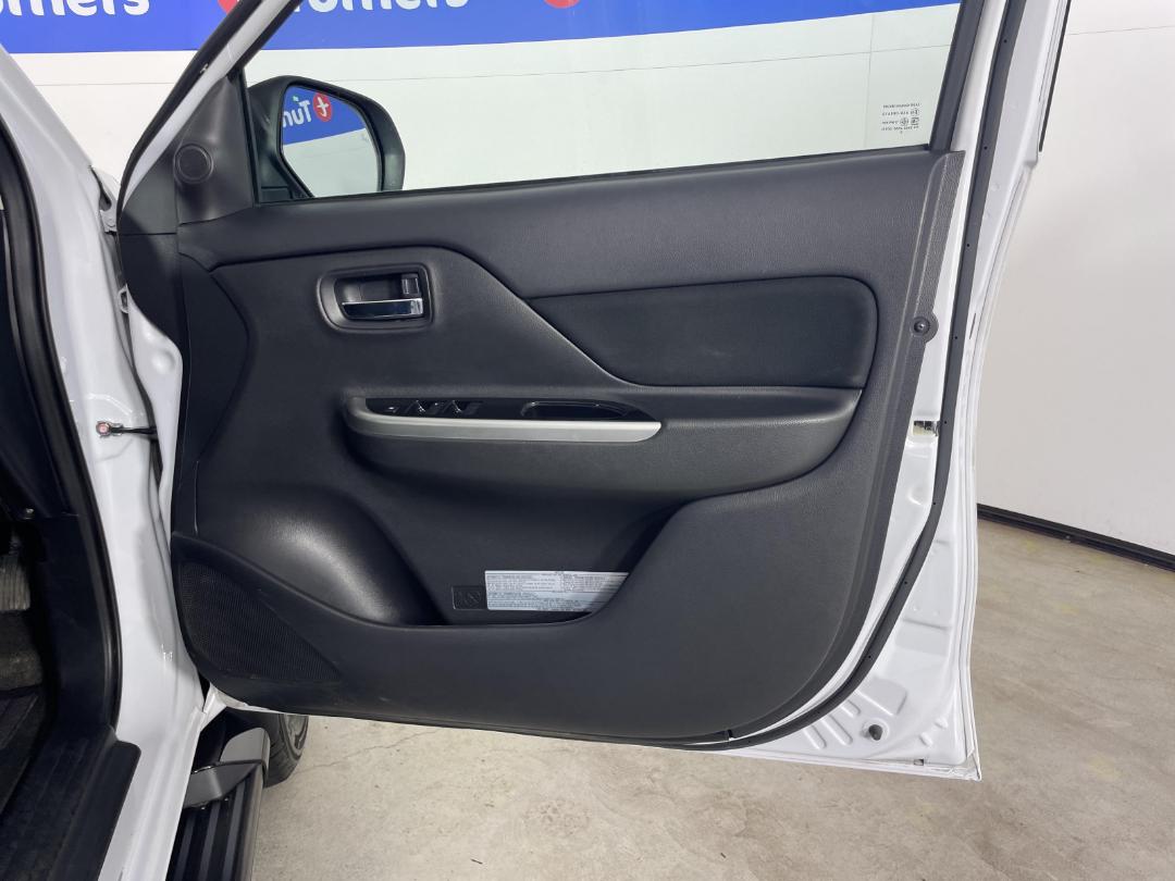 Photo '15' of Mitsubishi Triton