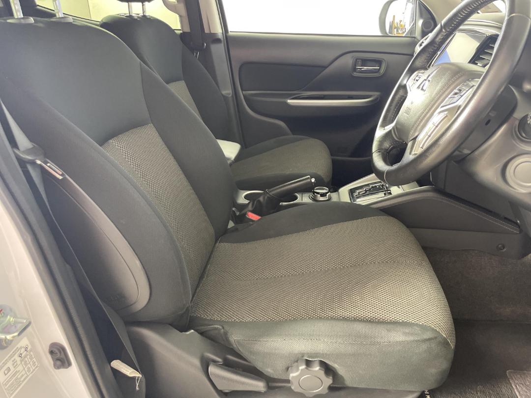 Photo '16' of Mitsubishi Triton