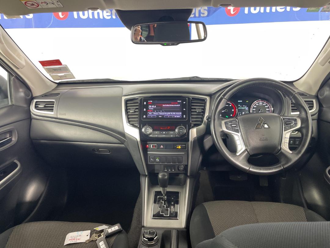 Photo '17' of Mitsubishi Triton