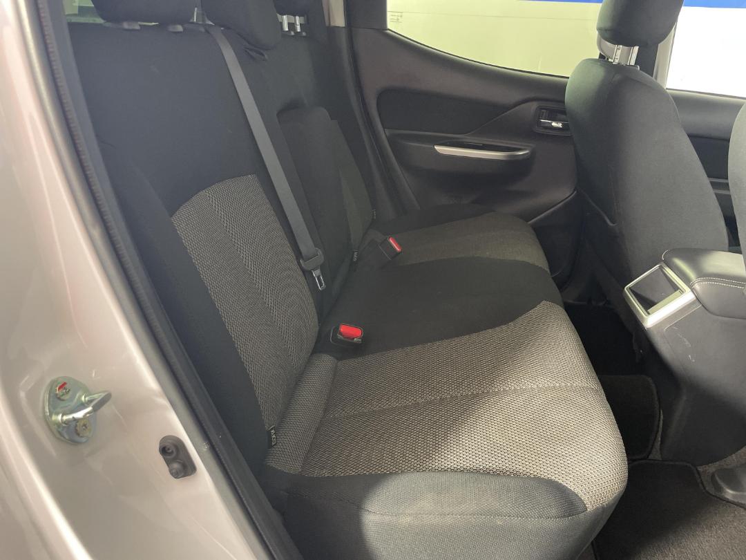 Photo '20' of Mitsubishi Triton