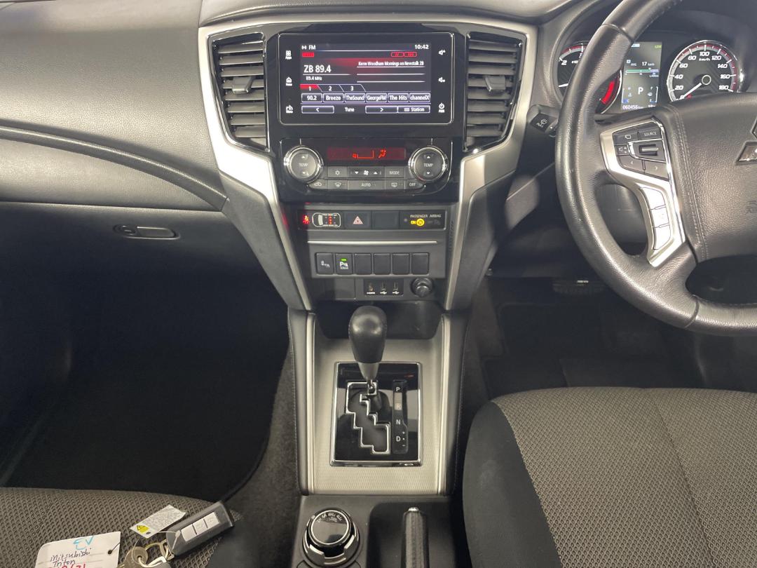 Photo '18' of Mitsubishi Triton