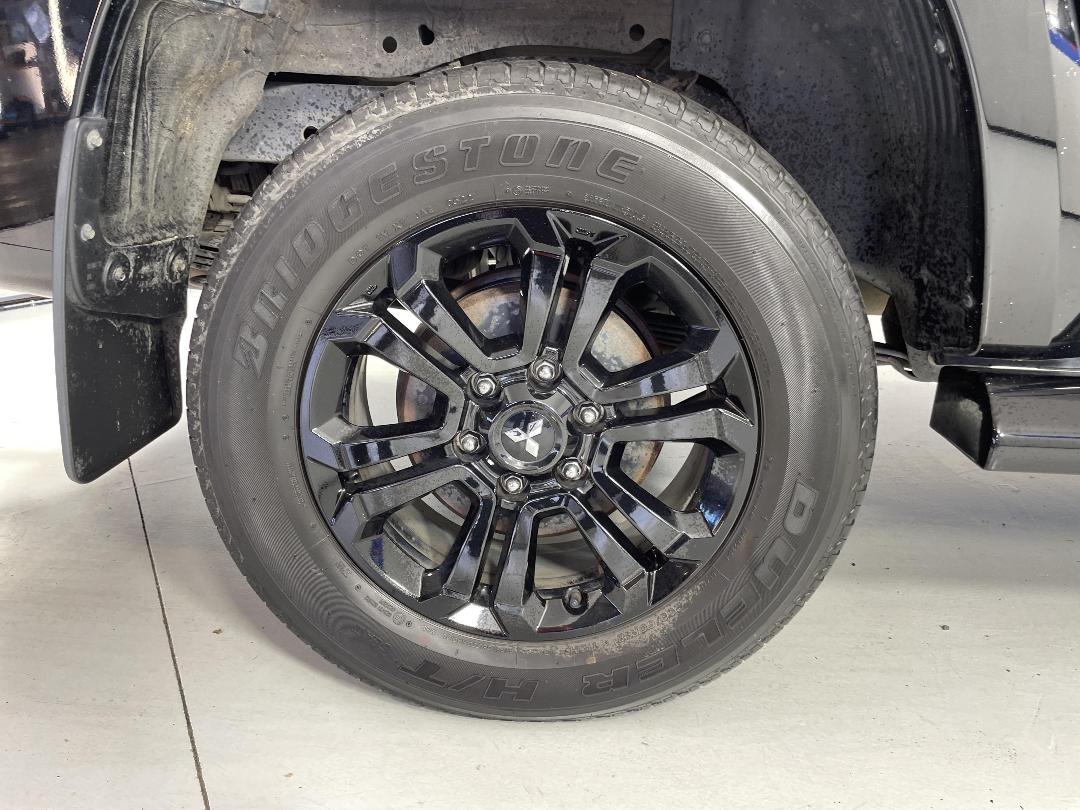 Photo '12' of Mitsubishi Triton