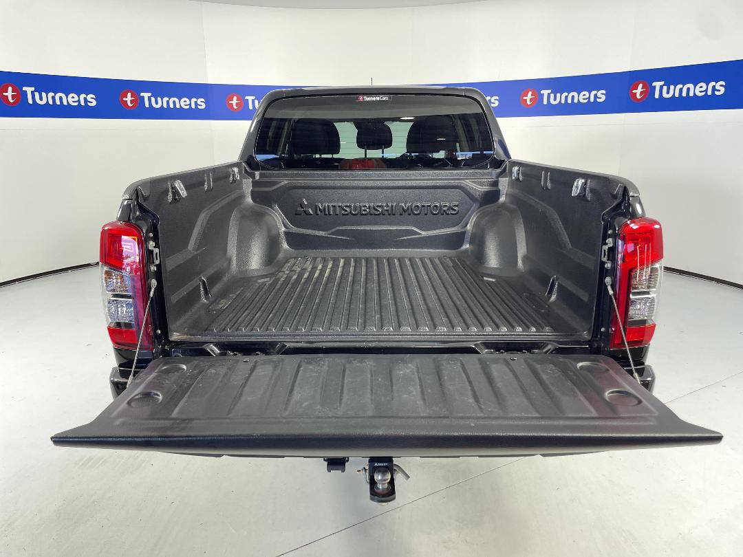 Photo '14' of Mitsubishi Triton