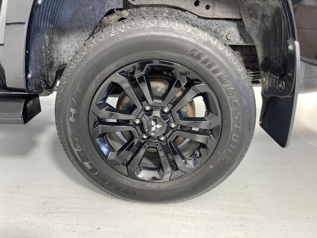 Photo '11' of Mitsubishi Triton