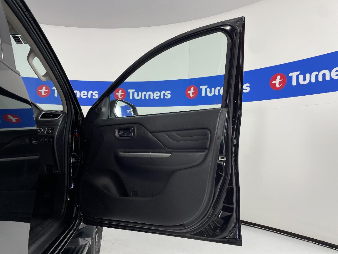 Photo '15' of Mitsubishi Triton