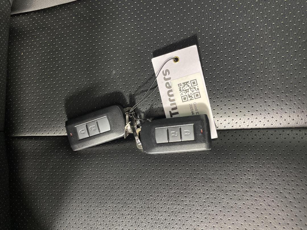 Photo '22' of Mitsubishi Triton