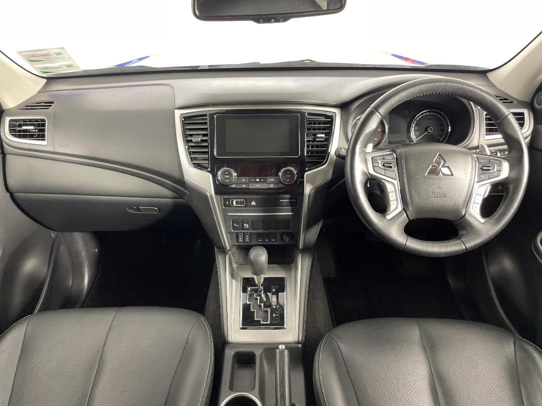 Photo '18' of Mitsubishi Triton