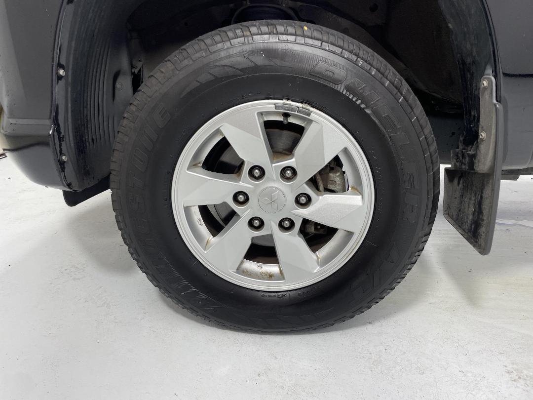 Photo '10' of Mitsubishi Triton