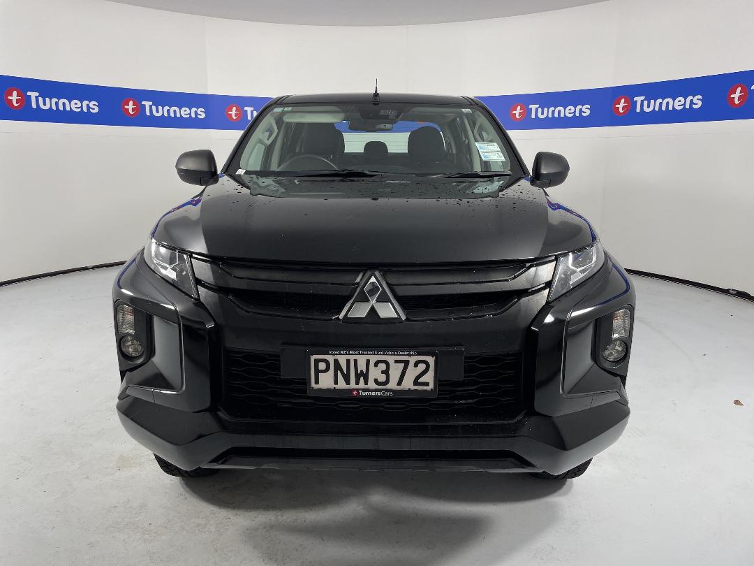 Photo '2' of Mitsubishi Triton