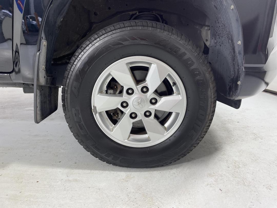 Photo '9' of Mitsubishi Triton