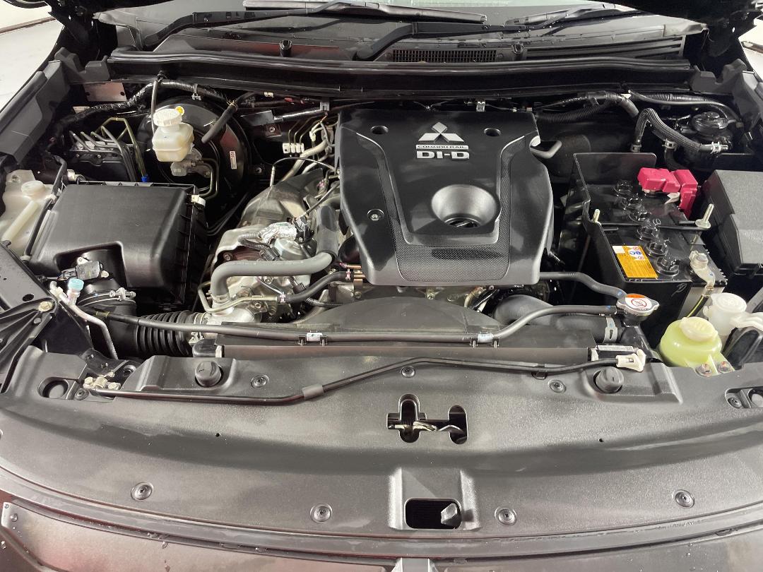 Photo '13' of Mitsubishi Triton