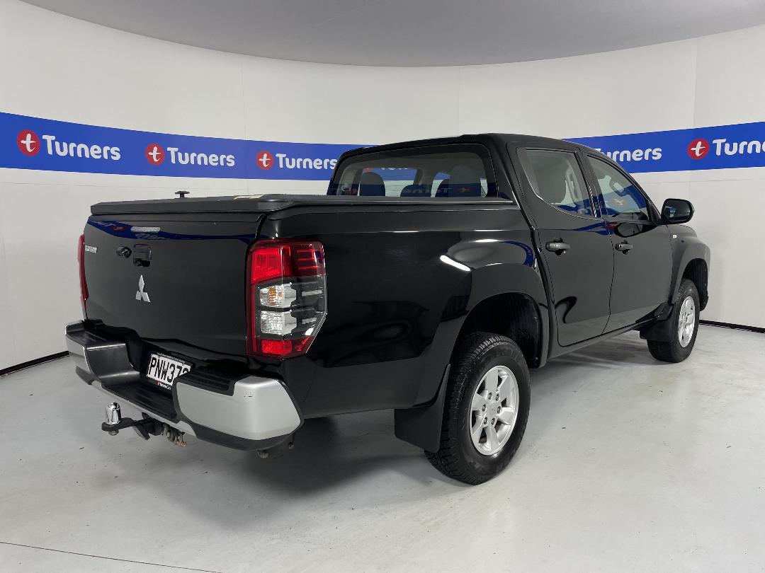 Photo '7' of Mitsubishi Triton