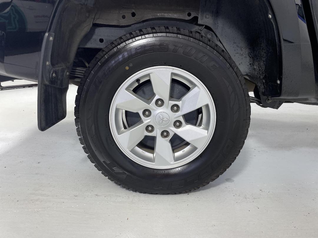 Photo '12' of Mitsubishi Triton