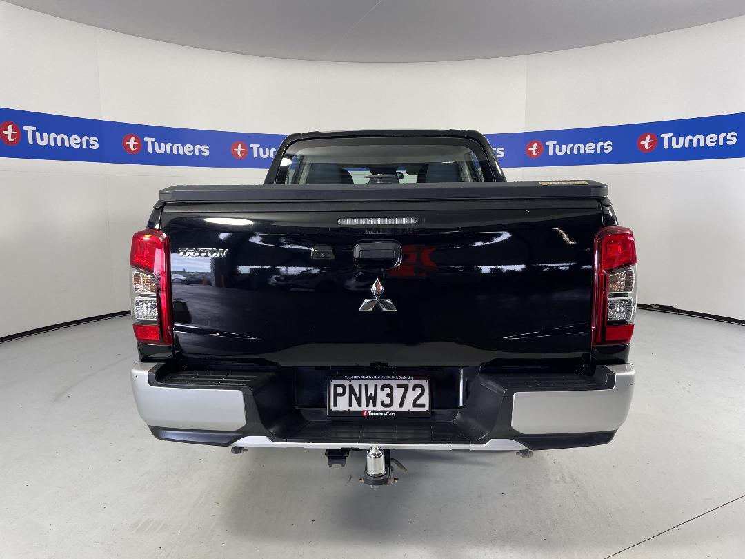 Photo '6' of Mitsubishi Triton