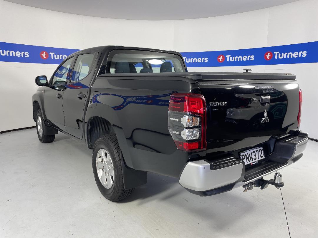 Photo '5' of Mitsubishi Triton