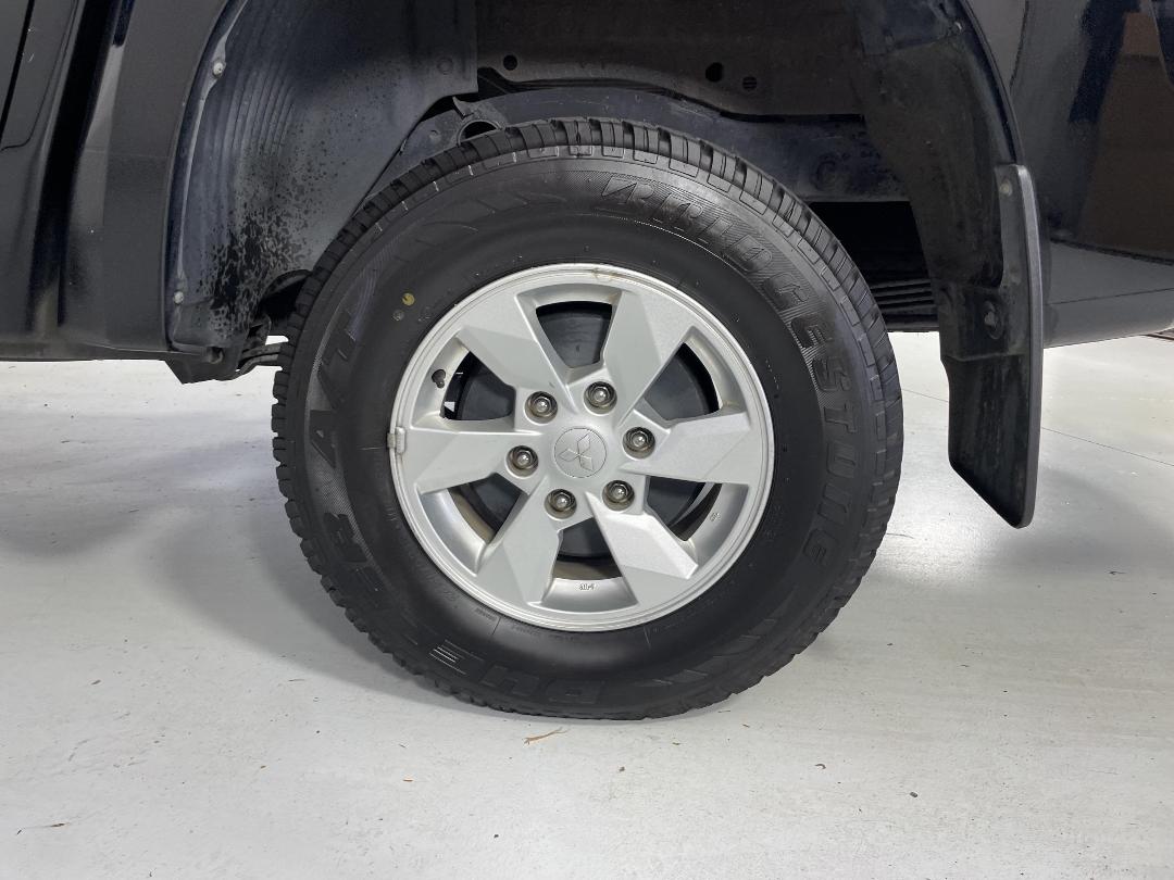 Photo '11' of Mitsubishi Triton