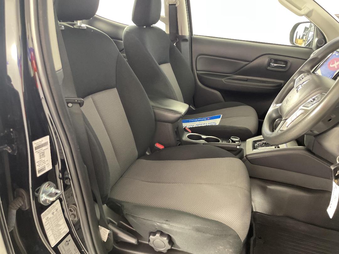 Photo '16' of Mitsubishi Triton