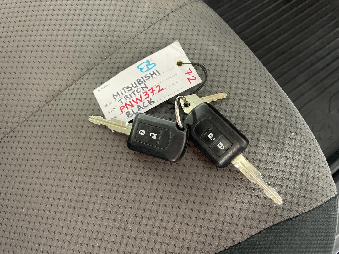 Photo '22' of Mitsubishi Triton