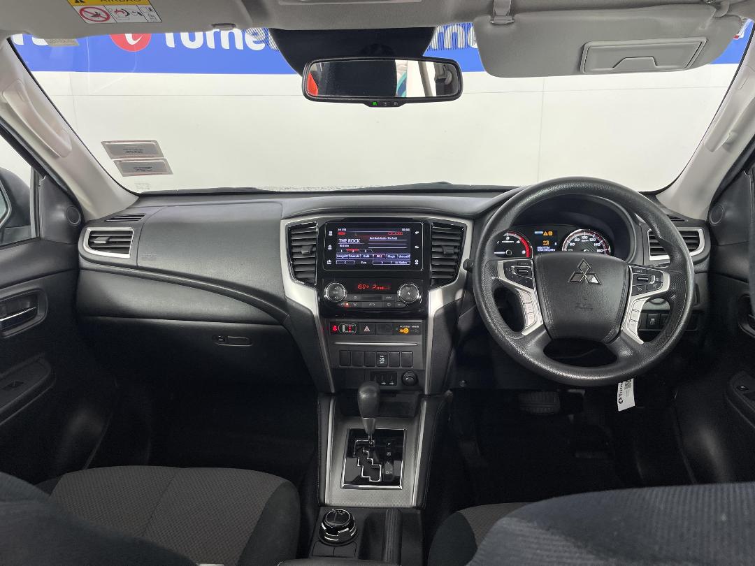 Photo '17' of Mitsubishi Triton